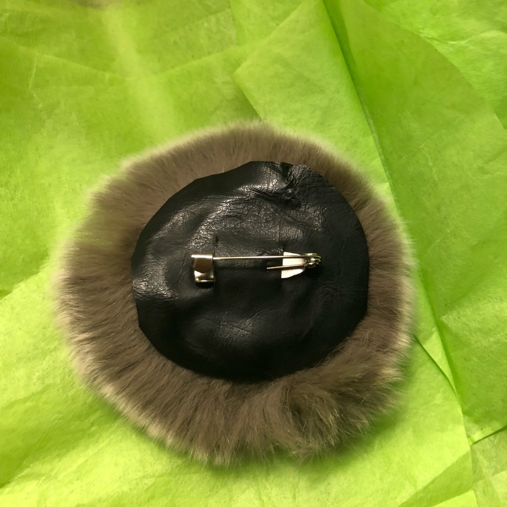 Fur Pin 😍 - Picture 2 of 6